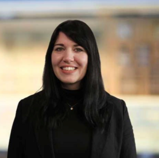 Sinah-Joy Martins (B.A. Grafik und Kommunikationsdesign) Wissenschaftliche Mitarbeiterin der Abteilung Forschung und Entwicklung der Deutschen Angestellten Akademie GmbH